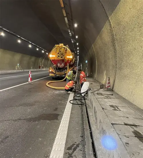 驻马店隧道排水渠清淤